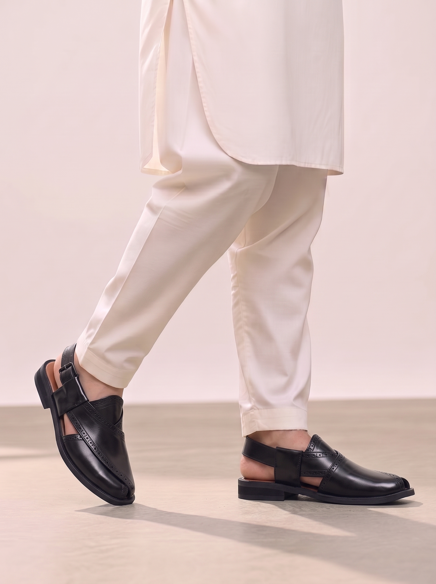 Black Brogue Peshawari Chappal